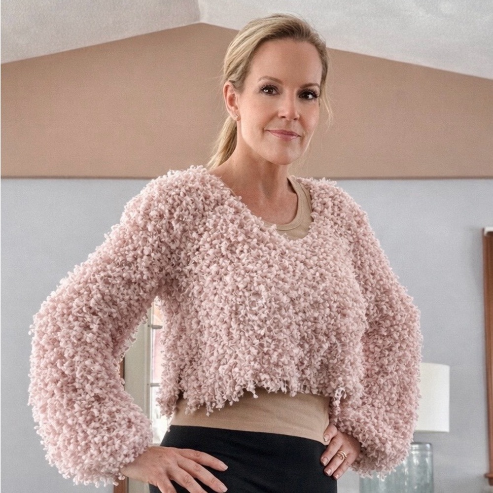 Andrée by Unit Pink Popcorn Eyelash Knit Sweater | Medium | Soft Cropped Cozy